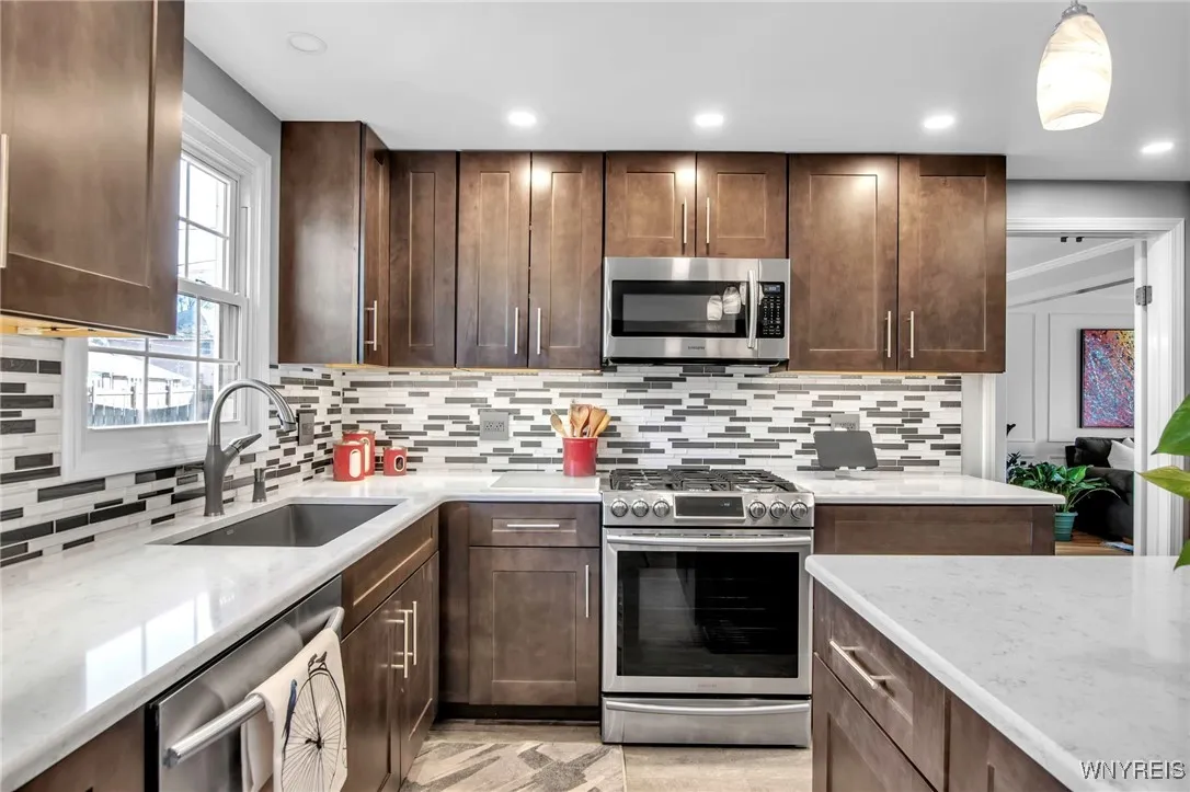 100 Kings Trail, Amherst, New York 14221, Amherst, New York 14221, 5 Bedrooms Bedrooms, 10 Rooms Rooms,2 BathroomsBathrooms,Residential,Closed,100 Kings Trail, Amherst, New York 14221,0,B1593549