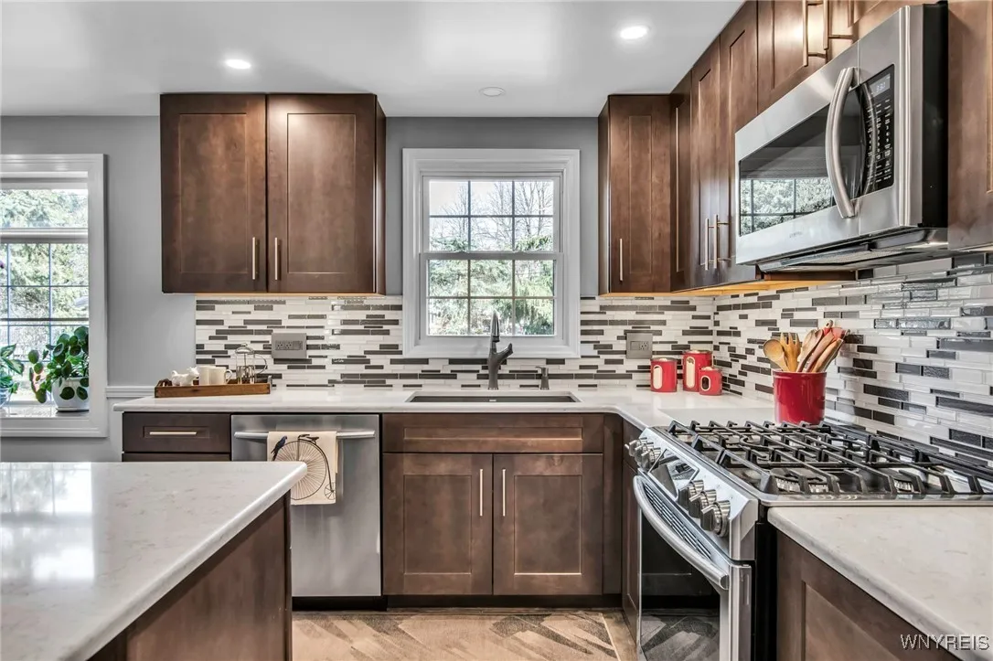 100 Kings Trail, Amherst, New York 14221, Amherst, New York 14221, 5 Bedrooms Bedrooms, 10 Rooms Rooms,2 BathroomsBathrooms,Residential,Closed,100 Kings Trail, Amherst, New York 14221,0,B1593549
