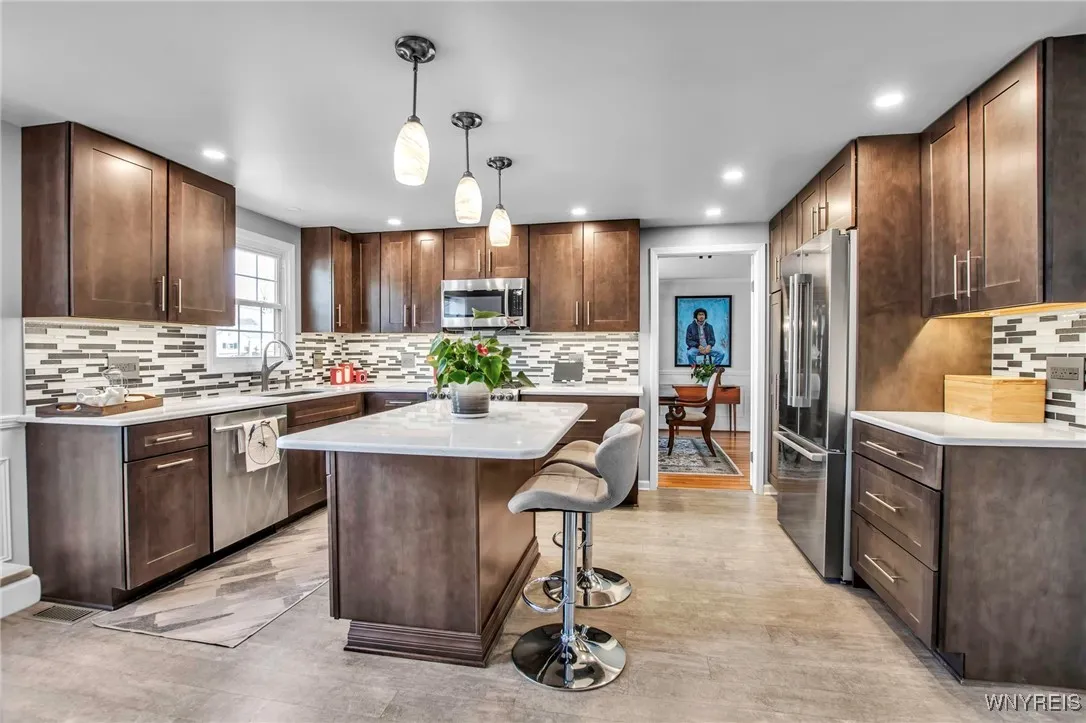 100 Kings Trail, Amherst, New York 14221, Amherst, New York 14221, 5 Bedrooms Bedrooms, 10 Rooms Rooms,2 BathroomsBathrooms,Residential,Closed,100 Kings Trail, Amherst, New York 14221,0,B1593549