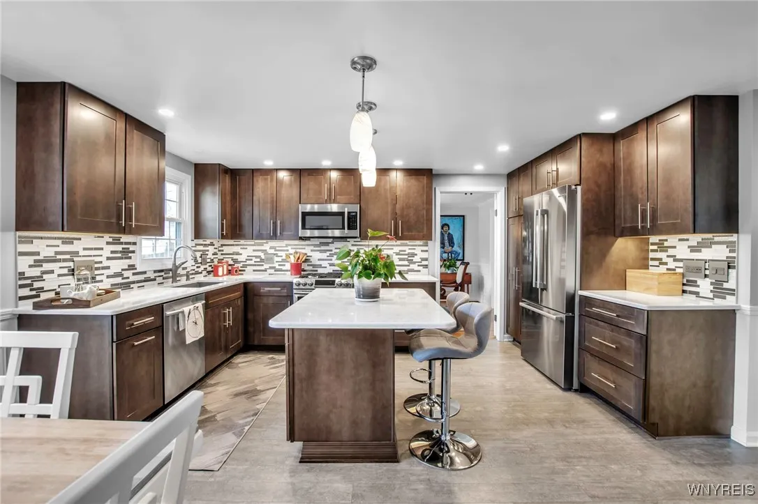 100 Kings Trail, Amherst, New York 14221, Amherst, New York 14221, 5 Bedrooms Bedrooms, 10 Rooms Rooms,2 BathroomsBathrooms,Residential,Closed,100 Kings Trail, Amherst, New York 14221,0,B1593549