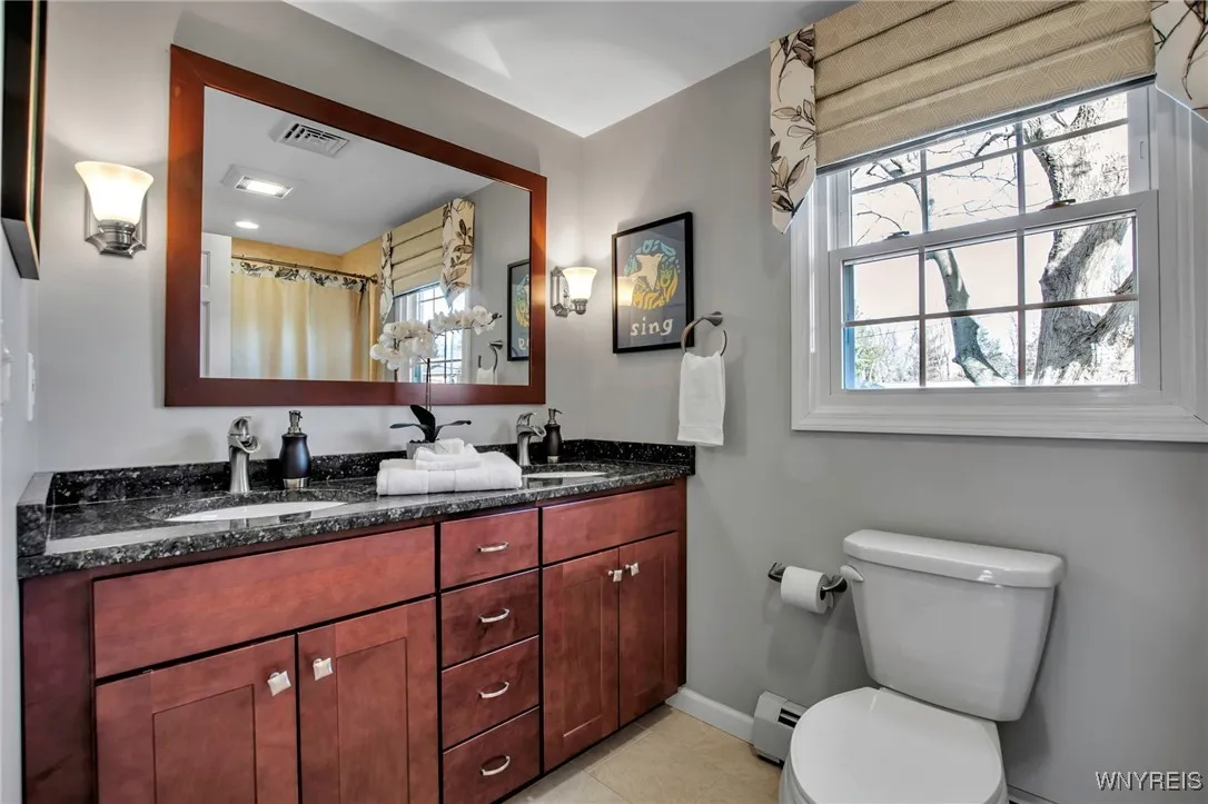 100 Kings Trail, Amherst, New York 14221, Amherst, New York 14221, 5 Bedrooms Bedrooms, 10 Rooms Rooms,2 BathroomsBathrooms,Residential,Closed,100 Kings Trail, Amherst, New York 14221,0,B1593549