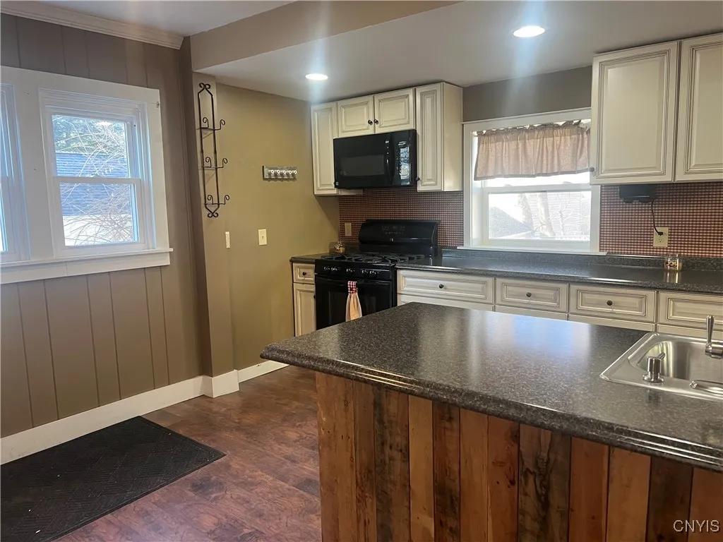 406 Park Street, Fulton, New York 13069, Fulton, New York 13069, 5 Bedrooms Bedrooms, 11 Rooms Rooms,2 BathroomsBathrooms,Residential,Closed,406 Park Street, Fulton, New York 13069,0,S1593841