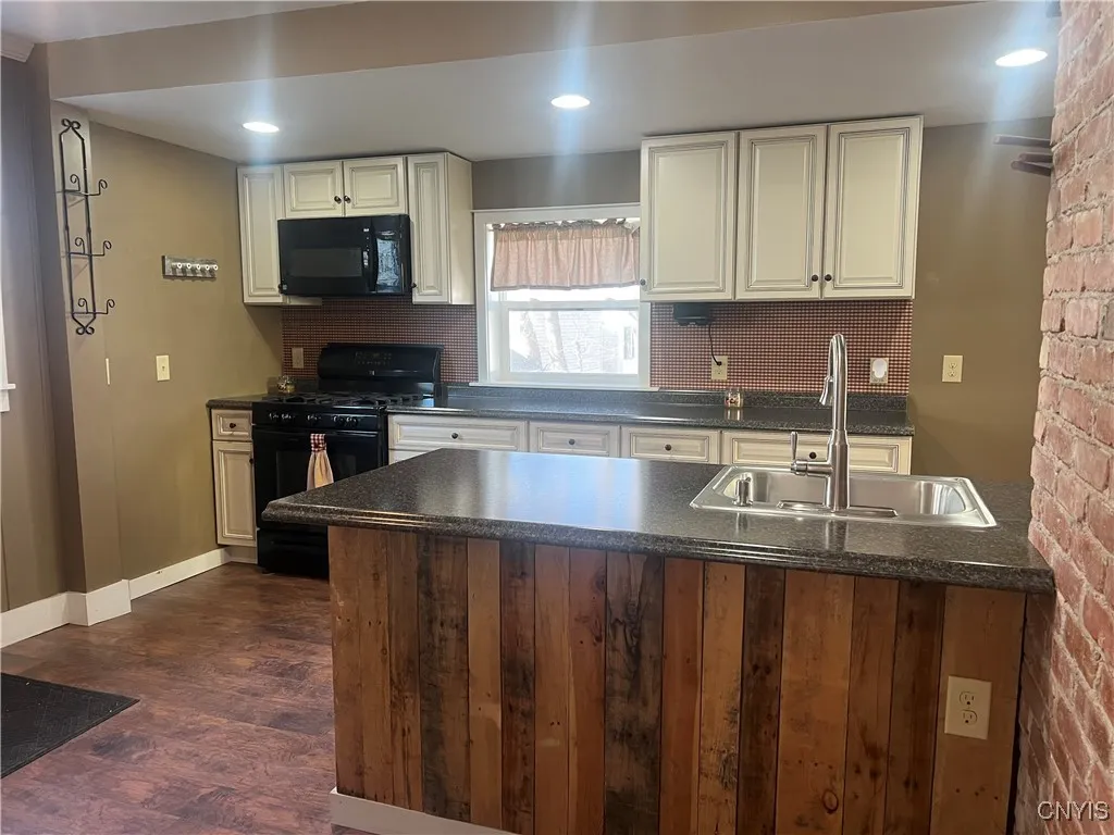 406 Park Street, Fulton, New York 13069, Fulton, New York 13069, 5 Bedrooms Bedrooms, 11 Rooms Rooms,2 BathroomsBathrooms,Residential,Closed,406 Park Street, Fulton, New York 13069,0,S1593841