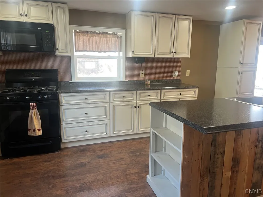 406 Park Street, Fulton, New York 13069, Fulton, New York 13069, 5 Bedrooms Bedrooms, 11 Rooms Rooms,2 BathroomsBathrooms,Residential,Closed,406 Park Street, Fulton, New York 13069,0,S1593841