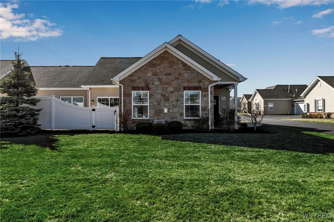 9555 Bent Grass Run A, Clarence, New York 14032, Clarence, New York 14032, 2 Bedrooms Bedrooms, 5 Rooms Rooms,2 BathroomsBathrooms,Residential,Closed,9555 Bent Grass Run A, Clarence, New York 14032,0,B1593472