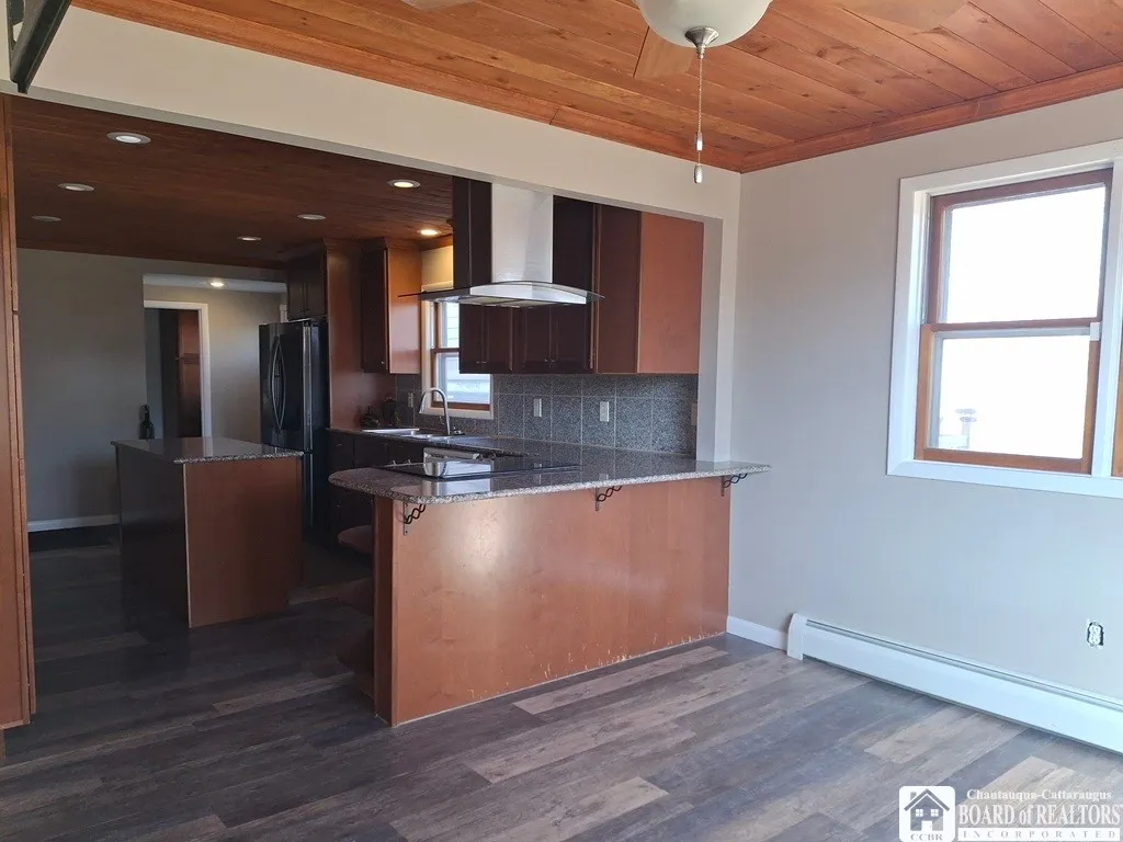 Breakfast bar dining area.TV Mount on wall to watch the morning news
