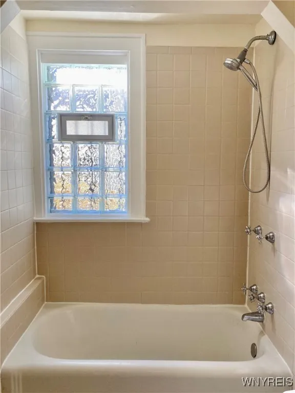 260 Summer Street, Buffalo, New York 14222, Buffalo, New York 14222, 2 Bedrooms Bedrooms, 5 Rooms Rooms,1 BathroomBathrooms,Residential Lease,Closed,260 Summer Street, Buffalo, New York 14222,0,B1593503