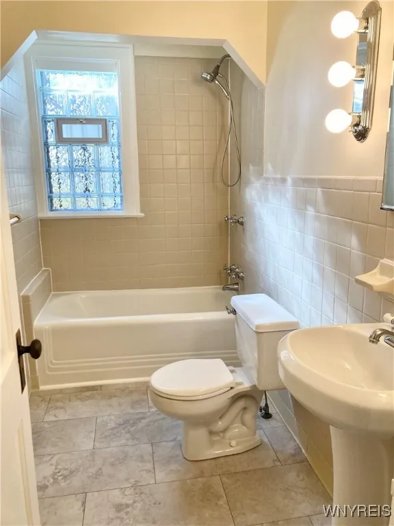 260 Summer Street, Buffalo, New York 14222, Buffalo, New York 14222, 2 Bedrooms Bedrooms, 5 Rooms Rooms,1 BathroomBathrooms,Residential Lease,Closed,260 Summer Street, Buffalo, New York 14222,0,B1593503
