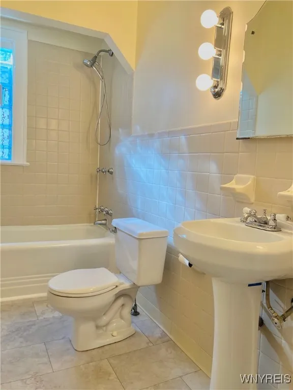 260 Summer Street, Buffalo, New York 14222, Buffalo, New York 14222, 2 Bedrooms Bedrooms, 5 Rooms Rooms,1 BathroomBathrooms,Residential Lease,Closed,260 Summer Street, Buffalo, New York 14222,0,B1593503