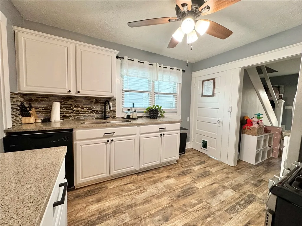 719 Dubois Street, Elmira-city, New York 14904, Elmira City, New York 14904, 3 Bedrooms Bedrooms, 6 Rooms Rooms,1 BathroomBathrooms,Residential,For Sale,719 Dubois Street, Elmira-city, New York 14904,R1593598