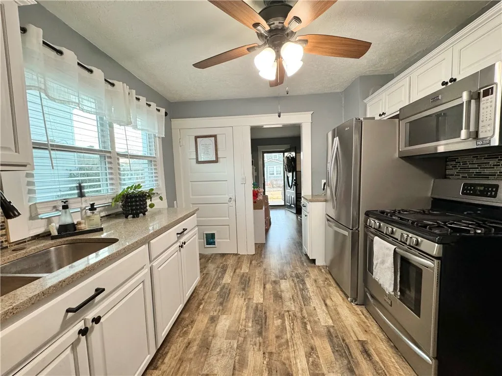 719 Dubois Street, Elmira-city, New York 14904, Elmira City, New York 14904, 3 Bedrooms Bedrooms, 6 Rooms Rooms,1 BathroomBathrooms,Residential,For Sale,719 Dubois Street, Elmira-city, New York 14904,R1593598