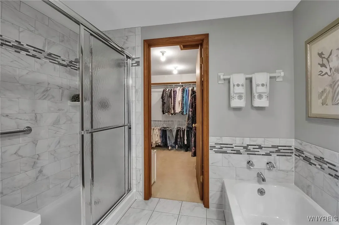 Main house ensuite updated bathroom w/view to walk in closet