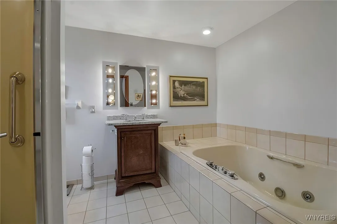 In-law apartment ensuite bathroom