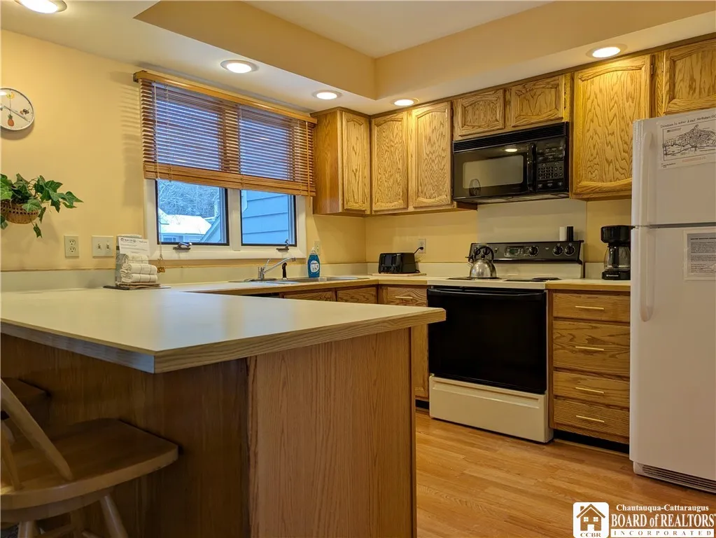 Fully equipped kitchen with a new dishwasher!
