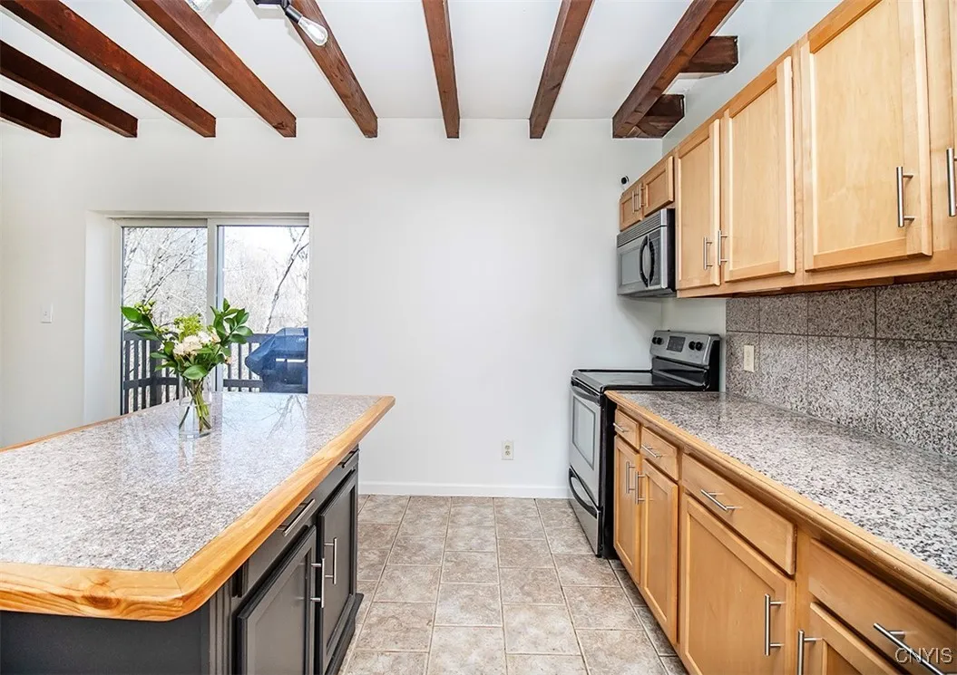 204 Alton Street, Syracuse, New York 13215, Syracuse, New York 13215, 3 Bedrooms Bedrooms, 11 Rooms Rooms,2 BathroomsBathrooms,Residential,Closed,204 Alton Street, Syracuse, New York 13215,0,S1593573