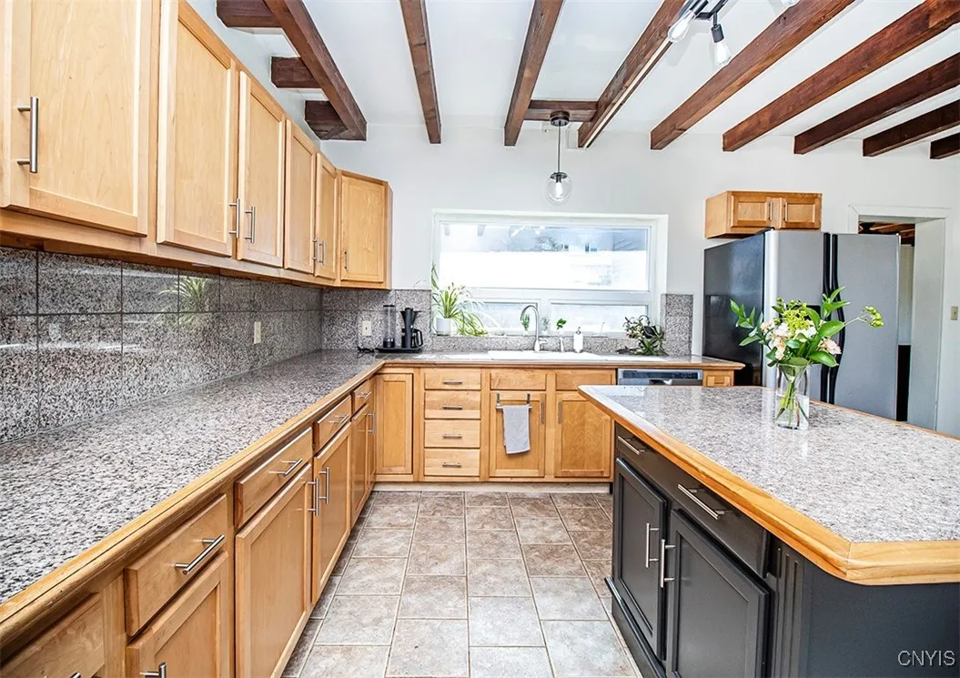 204 Alton Street, Syracuse, New York 13215, Syracuse, New York 13215, 3 Bedrooms Bedrooms, 11 Rooms Rooms,2 BathroomsBathrooms,Residential,Closed,204 Alton Street, Syracuse, New York 13215,0,S1593573