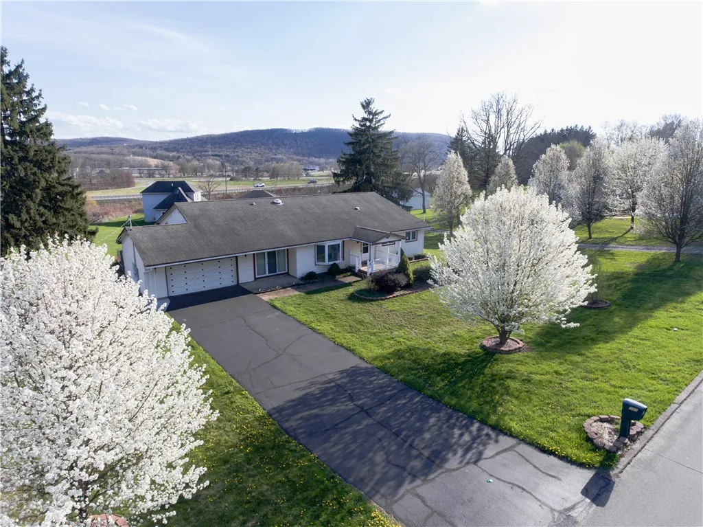 919 West Broad Street, Horseheads, New York 14845, Horseheads, New York 14845, 4 Bedrooms Bedrooms, 12 Rooms Rooms,4 BathroomsBathrooms,Residential,Closed,919 West Broad Street, Horseheads, New York 14845,0,R1594200