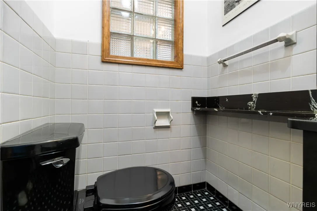 67 Nottingham Terrace, Buffalo, New York 14216, Buffalo, New York 14216, 5 Bedrooms Bedrooms, 11 Rooms Rooms,3 BathroomsBathrooms,Residential,For Sale,67 Nottingham Terrace, Buffalo, New York 14216,0,B1593984