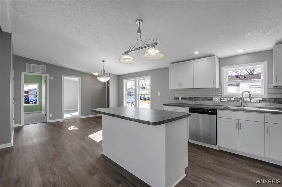 1139 Lockwood Drive, Lockport-town, New York 14094, Lockport Town, New York 14094, 4 Bedrooms Bedrooms, 6 Rooms Rooms,2 BathroomsBathrooms,Residential,Closed,1139 Lockwood Drive, Lockport-town, New York 14094,0,B1594354