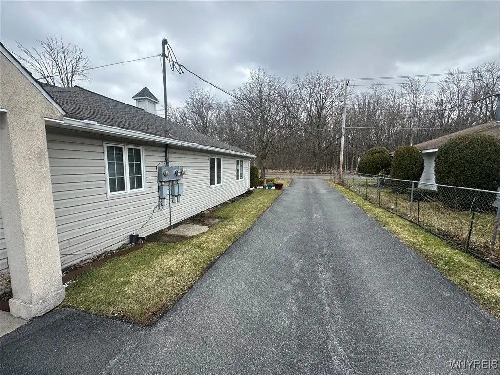 373 Davison Road, Lockport-city, New York 14094, Lockport City, New York 14094, ,Commercial Lease,For Rent,373 Davison Road, Lockport-city, New York 14094,0,B1594503