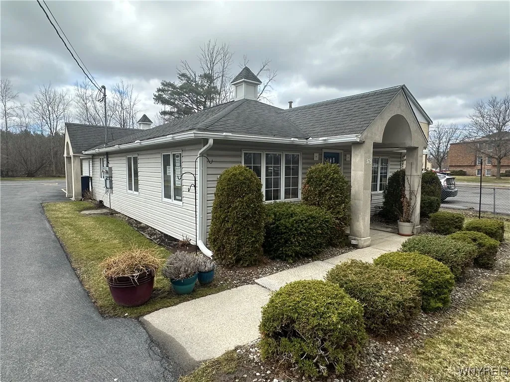 373 Davison Road, Lockport-city, New York 14094, Lockport City, New York 14094, ,Commercial Lease,For Rent,373 Davison Road, Lockport-city, New York 14094,0,B1594503