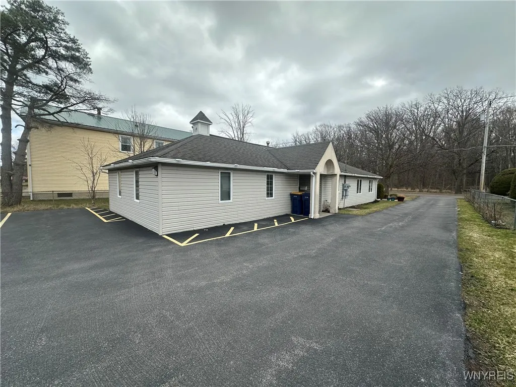 373 Davison Road, Lockport-city, New York 14094, Lockport City, New York 14094, ,Commercial Lease,For Rent,373 Davison Road, Lockport-city, New York 14094,0,B1594503