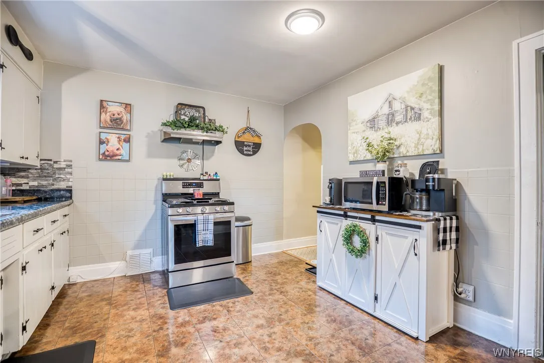 46 Woodbine Avenue, West Seneca, New York 14224, West Seneca, New York 14224, 4 Bedrooms Bedrooms, 7 Rooms Rooms,1 BathroomBathrooms,Residential,Closed,46 Woodbine Avenue, West Seneca, New York 14224,0,B1594066