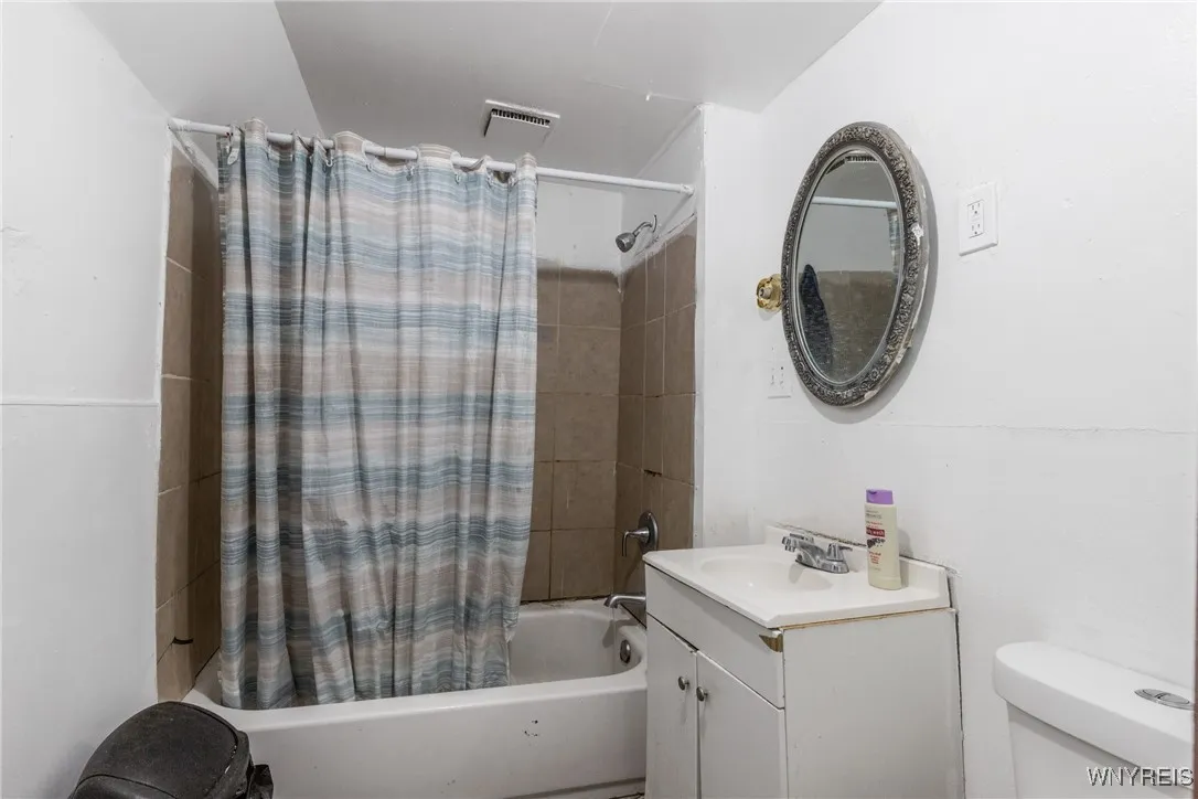 83 Reed Street, Buffalo, New York 14212, Buffalo, New York 14212, 5 Bedrooms Bedrooms, 9 Rooms Rooms,1 BathroomBathrooms,Residential,For Sale,83 Reed Street, Buffalo, New York 14212,B1592842