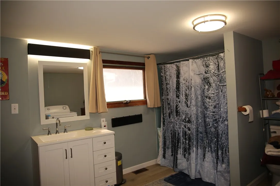 Bathroom first floor