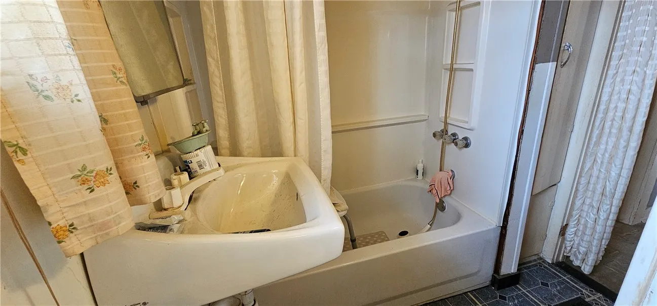 212 Austin Lane, Elmira-city, New York 14904, Elmira City, New York 14904, 3 Bedrooms Bedrooms, 6 Rooms Rooms,1 BathroomBathrooms,Residential,Closed,212 Austin Lane, Elmira-city, New York 14904,0,R1593481