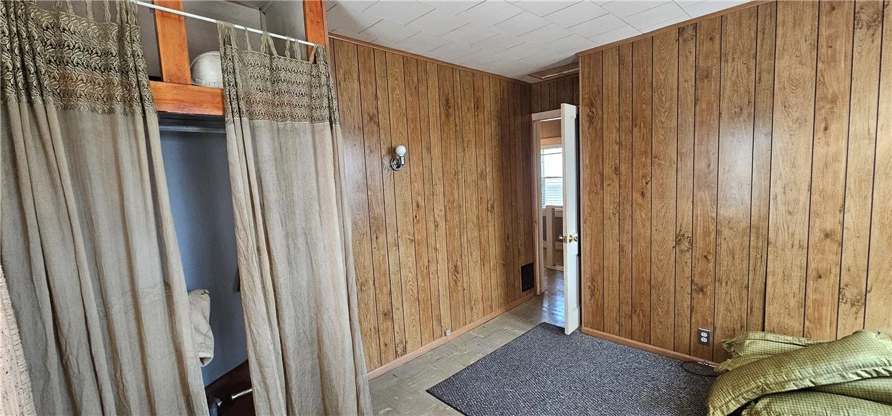 2nd floor bedrom1 Pic 1