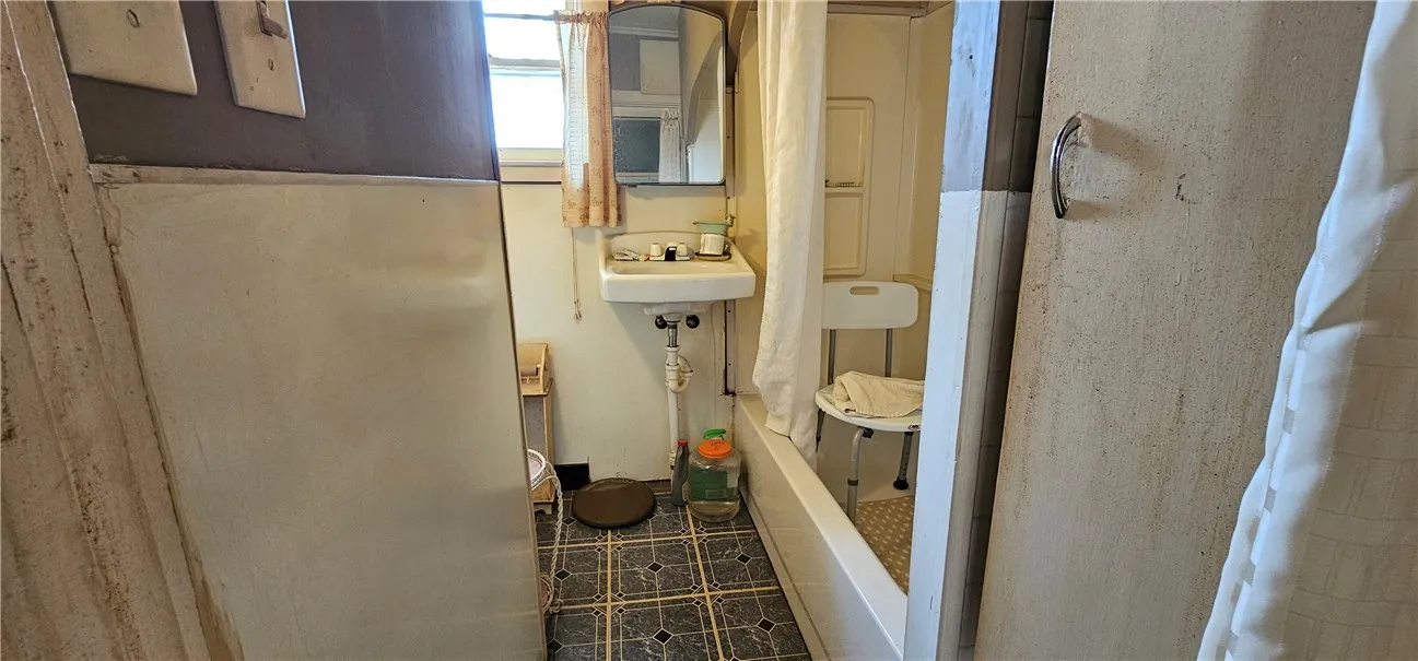 212 Austin Lane, Elmira-city, New York 14904, Elmira City, New York 14904, 3 Bedrooms Bedrooms, 6 Rooms Rooms,1 BathroomBathrooms,Residential,Closed,212 Austin Lane, Elmira-city, New York 14904,0,R1593481