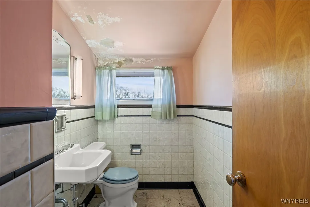 188 Wrexham Court North, Tonawanda-town, New York, Tonawanda, New York 14150, 4 Bedrooms Bedrooms, 6 Rooms Rooms,1 BathroomBathrooms,Residential,Closed,188 Wrexham Court North, Tonawanda-town, New York ,0,B1594914