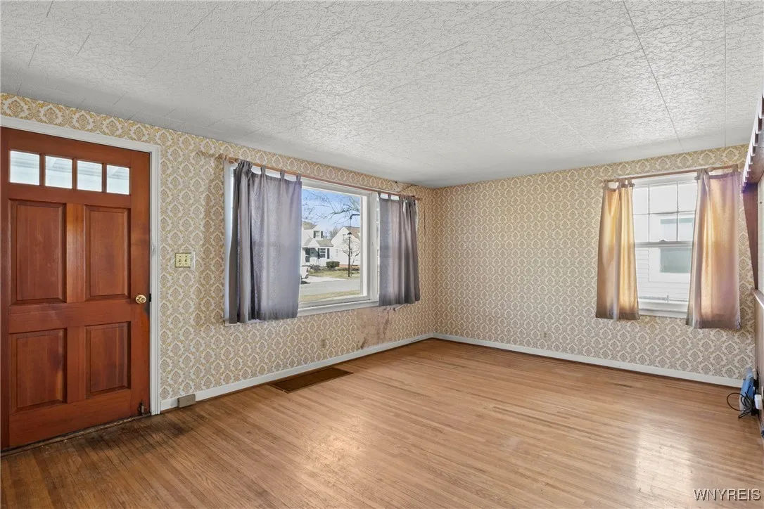 188 Wrexham Court North, Tonawanda-town, New York, Tonawanda, New York 14150, 4 Bedrooms Bedrooms, 6 Rooms Rooms,1 BathroomBathrooms,Residential,Closed,188 Wrexham Court North, Tonawanda-town, New York ,0,B1594914