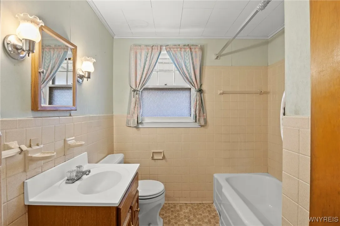 188 Wrexham Court North, Tonawanda-town, New York, Tonawanda, New York 14150, 4 Bedrooms Bedrooms, 6 Rooms Rooms,1 BathroomBathrooms,Residential,Closed,188 Wrexham Court North, Tonawanda-town, New York ,0,B1594914