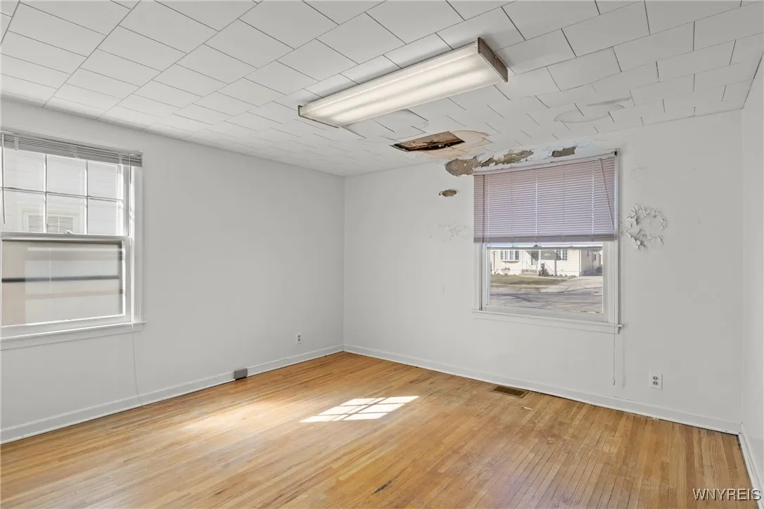 188 Wrexham Court North, Tonawanda-town, New York, Tonawanda, New York 14150, 4 Bedrooms Bedrooms, 6 Rooms Rooms,1 BathroomBathrooms,Residential,Closed,188 Wrexham Court North, Tonawanda-town, New York ,0,B1594914