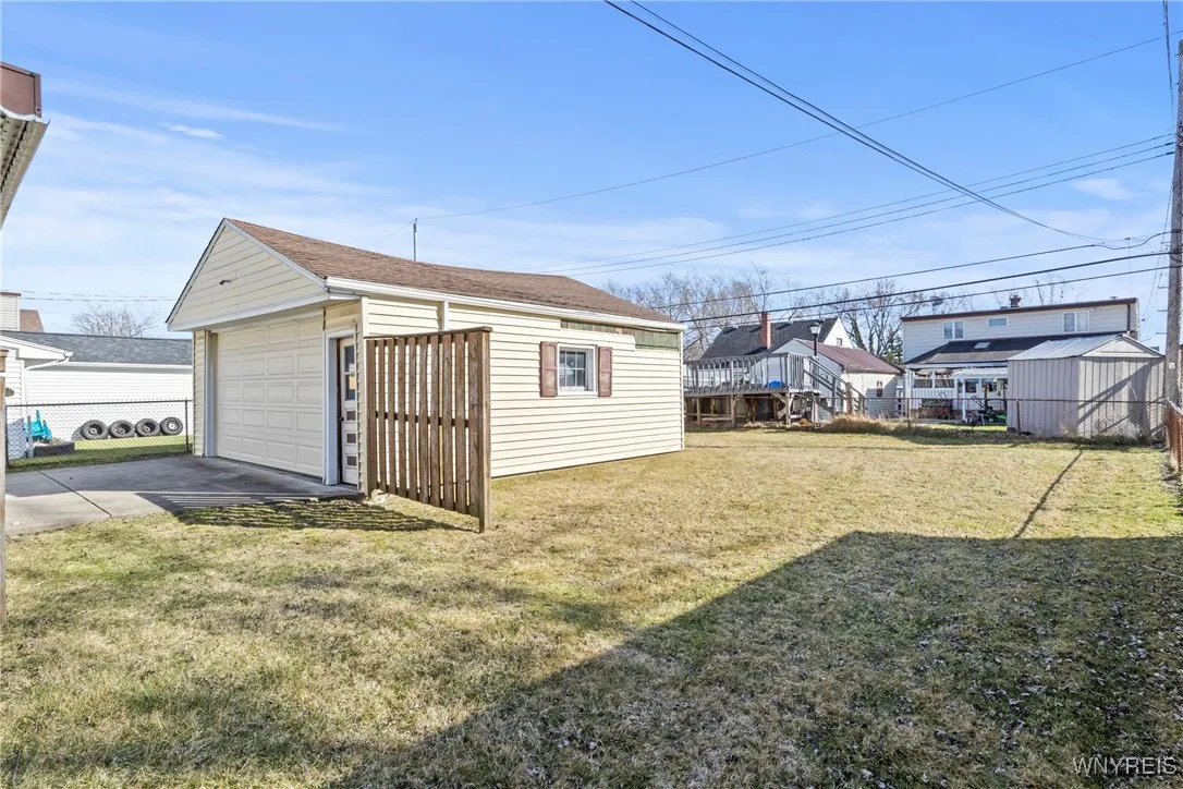 188 Wrexham Court North, Tonawanda-town, New York, Tonawanda, New York 14150, 4 Bedrooms Bedrooms, 6 Rooms Rooms,1 BathroomBathrooms,Residential,Closed,188 Wrexham Court North, Tonawanda-town, New York ,0,B1594914