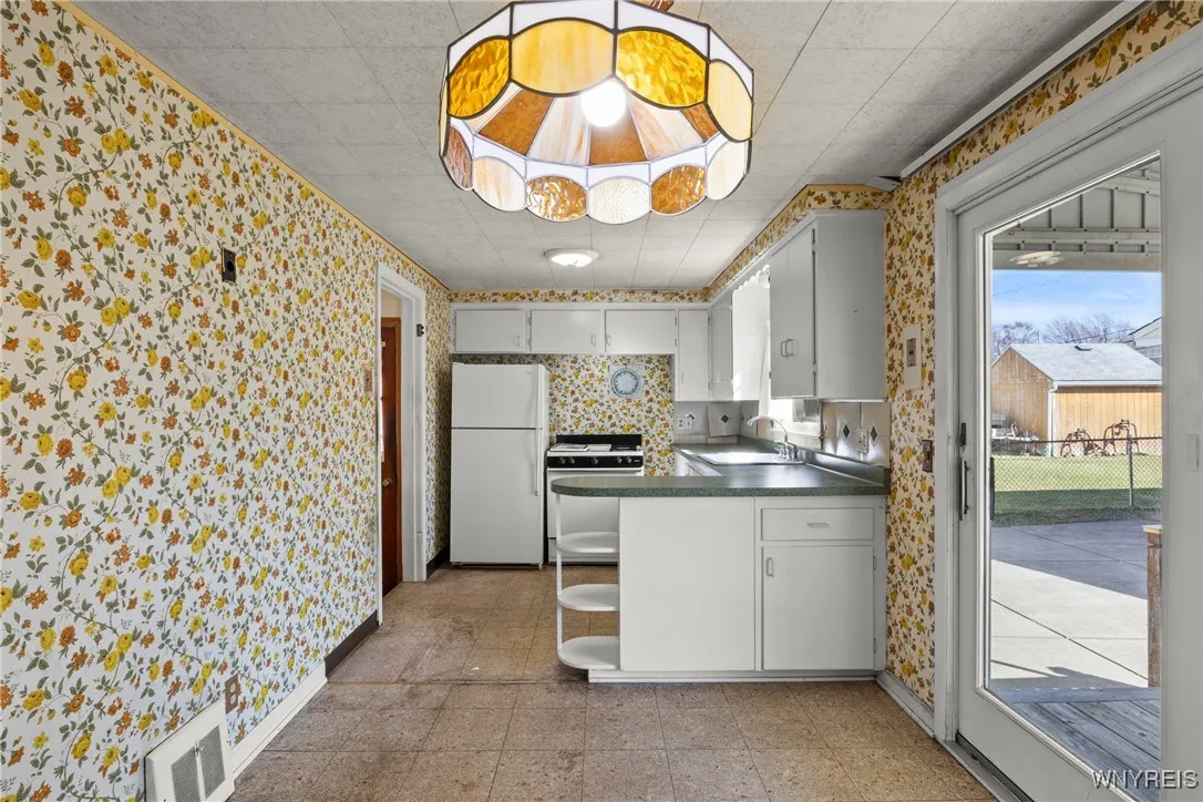 188 Wrexham Court North, Tonawanda-town, New York, Tonawanda, New York 14150, 4 Bedrooms Bedrooms, 6 Rooms Rooms,1 BathroomBathrooms,Residential,Closed,188 Wrexham Court North, Tonawanda-town, New York ,0,B1594914