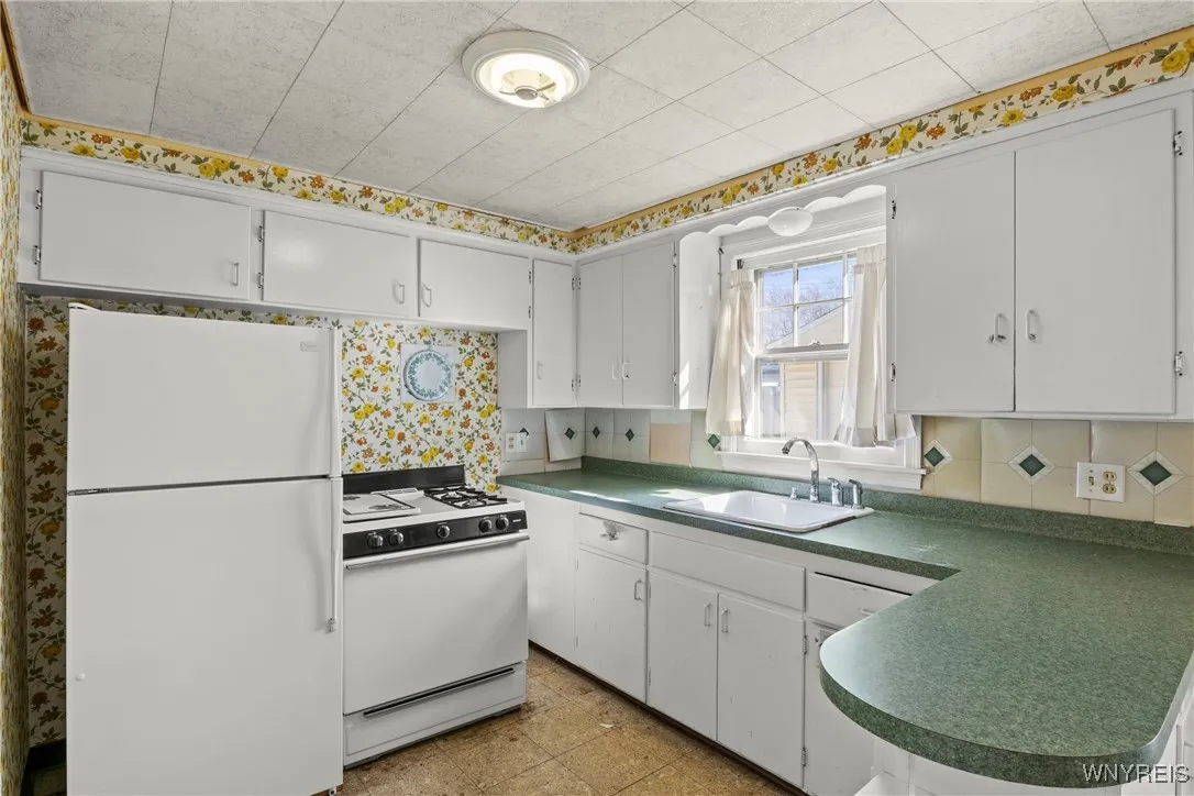 188 Wrexham Court North, Tonawanda-town, New York, Tonawanda, New York 14150, 4 Bedrooms Bedrooms, 6 Rooms Rooms,1 BathroomBathrooms,Residential,Closed,188 Wrexham Court North, Tonawanda-town, New York ,0,B1594914