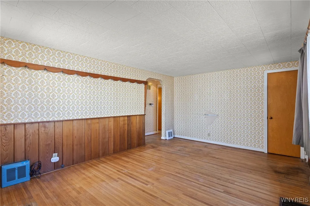 188 Wrexham Court North, Tonawanda-town, New York, Tonawanda, New York 14150, 4 Bedrooms Bedrooms, 6 Rooms Rooms,1 BathroomBathrooms,Residential,Closed,188 Wrexham Court North, Tonawanda-town, New York ,0,B1594914