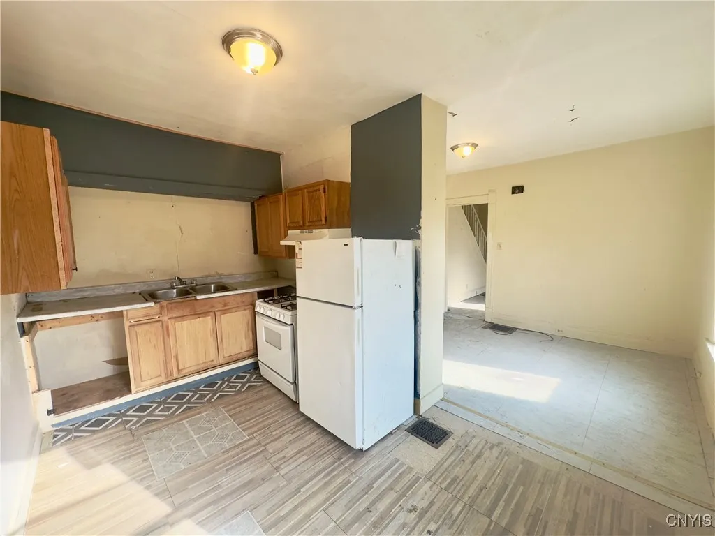 152 West Brighton Avenue, Syracuse, New York 13205, Syracuse, New York 13205, 6 Bedrooms Bedrooms, ,2 BathroomsBathrooms,Residential,Closed,152 West Brighton Avenue, Syracuse, New York 13205,0,S1595170