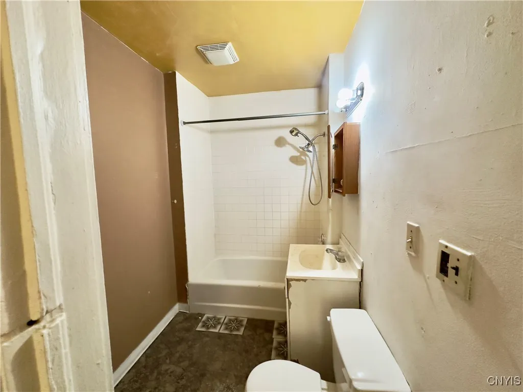 152 West Brighton Avenue, Syracuse, New York 13205, Syracuse, New York 13205, 6 Bedrooms Bedrooms, ,2 BathroomsBathrooms,Residential,Closed,152 West Brighton Avenue, Syracuse, New York 13205,0,S1595170