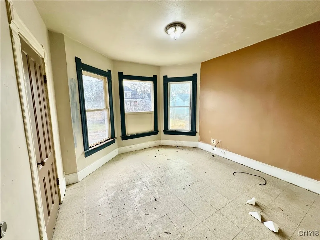 152 West Brighton Avenue, Syracuse, New York 13205, Syracuse, New York 13205, 6 Bedrooms Bedrooms, ,2 BathroomsBathrooms,Residential,Closed,152 West Brighton Avenue, Syracuse, New York 13205,0,S1595170