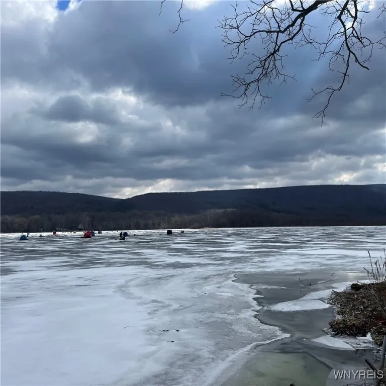 Ice Fishing ice car racing