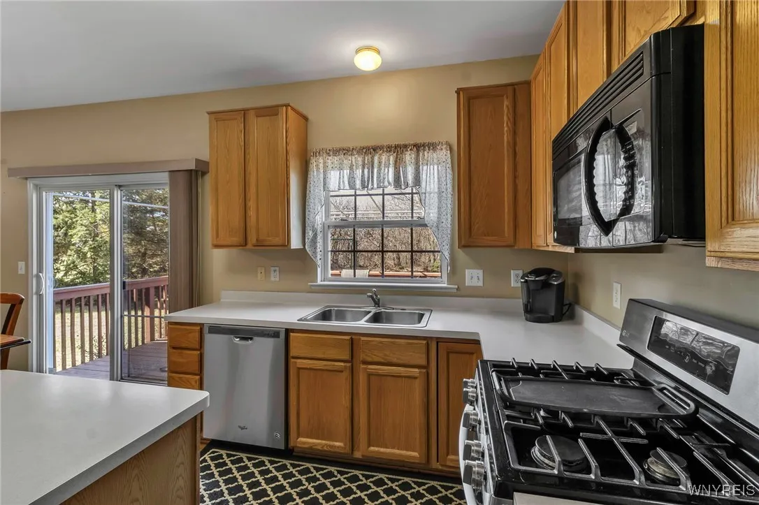 3474 Heatherwood Drive, Hamburg, New York 14075, Hamburg, New York 14075, 3 Bedrooms Bedrooms, 7 Rooms Rooms,2 BathroomsBathrooms,Residential,Closed,3474 Heatherwood Drive, Hamburg, New York 14075,0,B1592937
