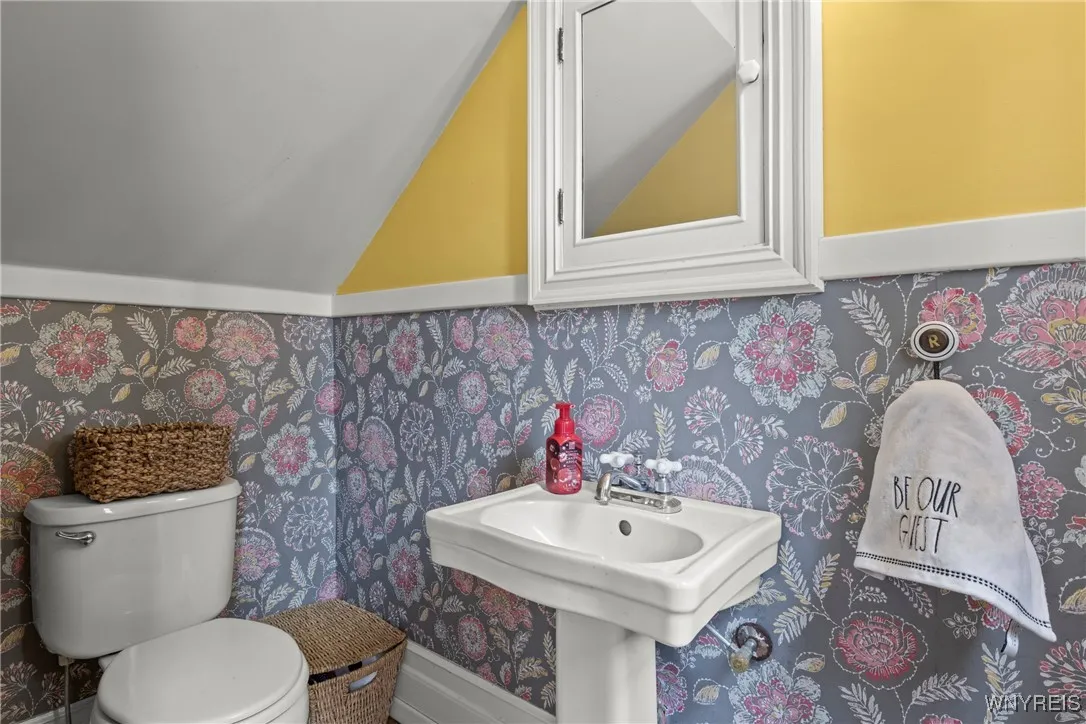 208 Porterville Road, Aurora, New York 14052, Aurora, New York 14052, 6 Bedrooms Bedrooms, 16 Rooms Rooms,3 BathroomsBathrooms,Residential,Closed,208 Porterville Road, Aurora, New York 14052,0,B1595058
