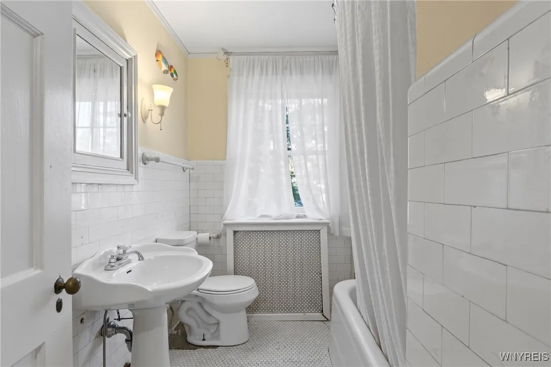 208 Porterville Road, Aurora, New York 14052, Aurora, New York 14052, 6 Bedrooms Bedrooms, 16 Rooms Rooms,3 BathroomsBathrooms,Residential,Closed,208 Porterville Road, Aurora, New York 14052,0,B1595058
