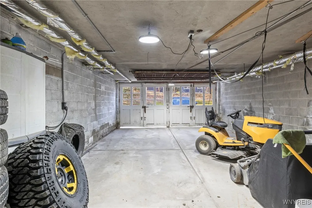 208 Porterville Road, Aurora, New York 14052, Aurora, New York 14052, 6 Bedrooms Bedrooms, 16 Rooms Rooms,3 BathroomsBathrooms,Residential,Closed,208 Porterville Road, Aurora, New York 14052,0,B1595058