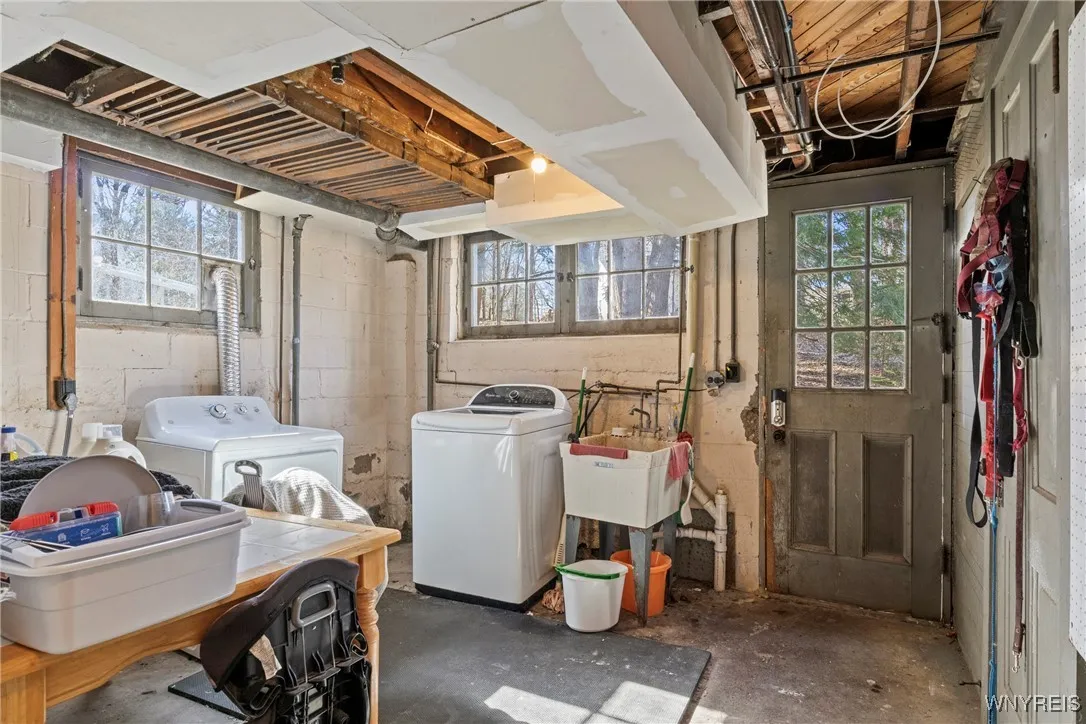 208 Porterville Road, Aurora, New York 14052, Aurora, New York 14052, 6 Bedrooms Bedrooms, 16 Rooms Rooms,3 BathroomsBathrooms,Residential,Closed,208 Porterville Road, Aurora, New York 14052,0,B1595058