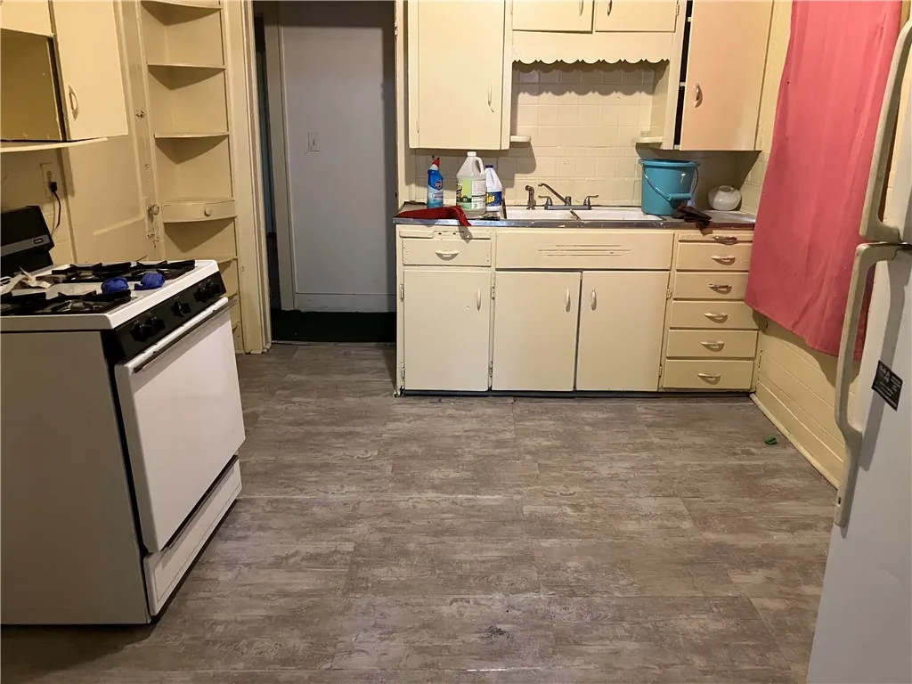 206 Lincoln Street, Rochester, New York 14605, Rochester, New York 14605, 3 Bedrooms Bedrooms, 6 Rooms Rooms,1 BathroomBathrooms,Residential,Closed,206 Lincoln Street, Rochester, New York 14605,R1595271